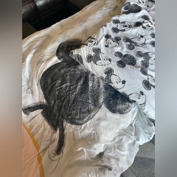 Twin XL Mickey Mouse reversible Duvet cover with duvet insert - Picture 2 of 5